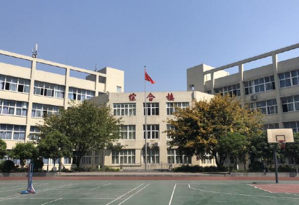 重庆江北区高铁学校在哪里学?