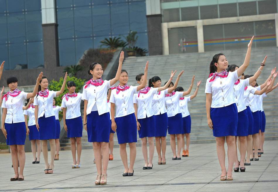 重庆空乘专业学校学费是多少