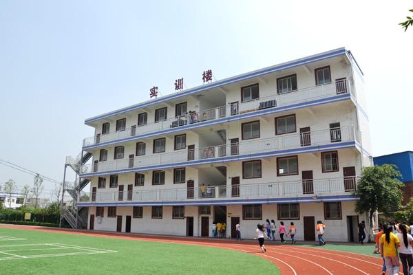 重庆沙坪坝区高铁学校学费贵吗?