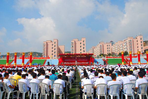 2019年重庆涪陵卫生学校助学政策